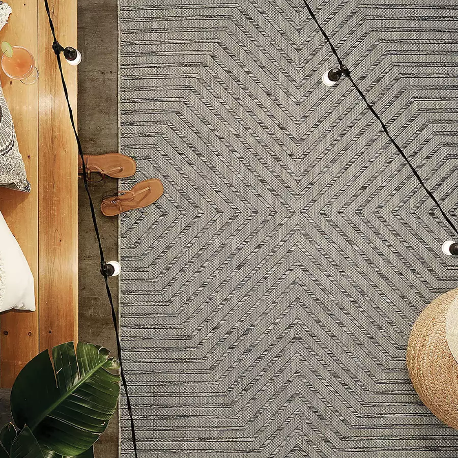 Carnival 8' x 10' Indoor/Outdoor Diamond Rug