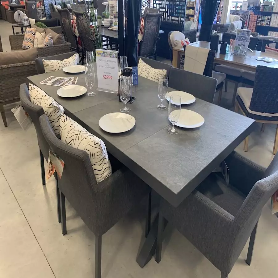 Luna with Universal Table