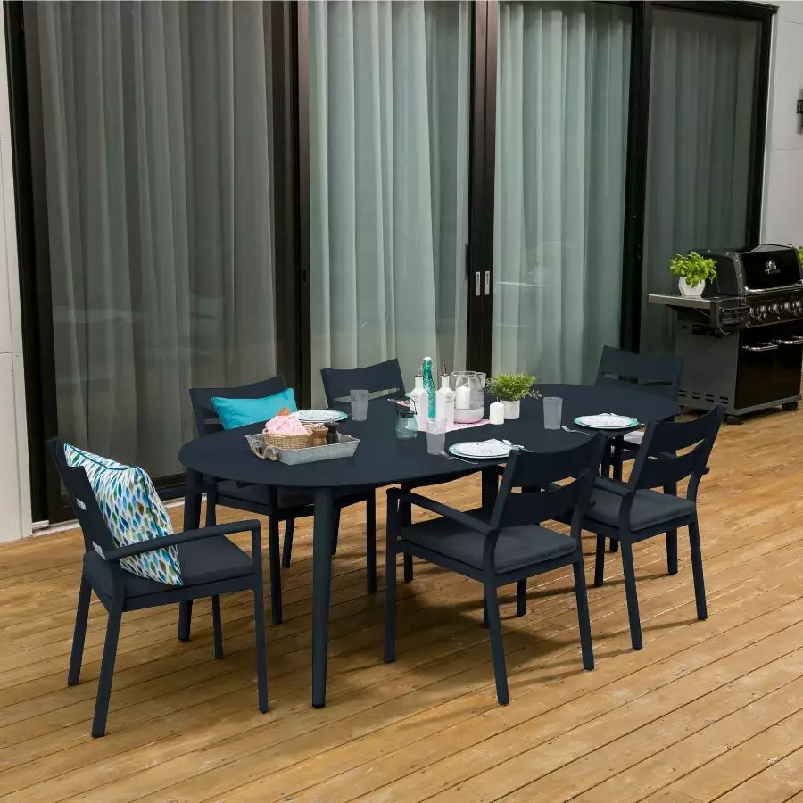 LG Oval Dining Table 47